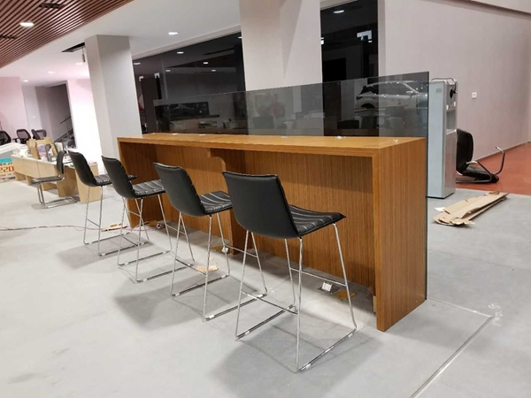 東風(fēng)日產(chǎn)接待區(qū)辦公家具布局 東風(fēng)日產(chǎn)接待區(qū)辦公家具布局