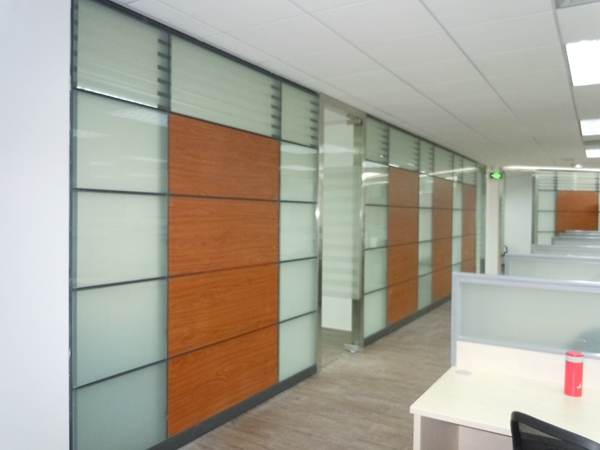 至尊鳳酒業(yè)員工辦公區(qū)域辦公家具 至尊鳳酒業(yè)員工辦公區(qū)域辦公家具