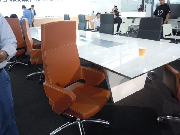 至尊鳳酒業(yè)會(huì)議室辦公家具 至尊鳳酒業(yè)會(huì)議室辦公家具