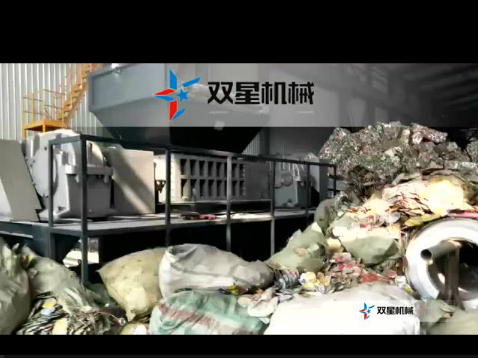 金屬撕碎機(jī)設(shè)備1500型加工現(xiàn)場視頻