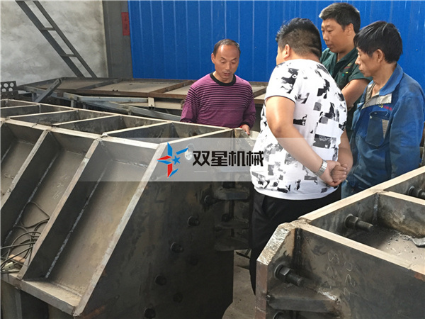 金屬粉碎機設(shè)備客戶現(xiàn)場參觀