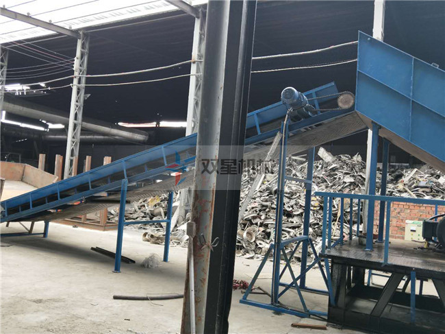 <a href='http://xlfefi.cn/psxl/4.html' target='_blank'><span>廢鋼破碎機(jī)</span></a>客戶現(xiàn)場(chǎng)拍攝