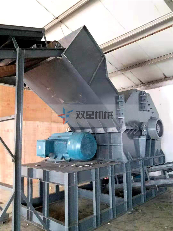 斷橋鋁破碎機(jī)上?？蛻衄F(xiàn)場(chǎng)