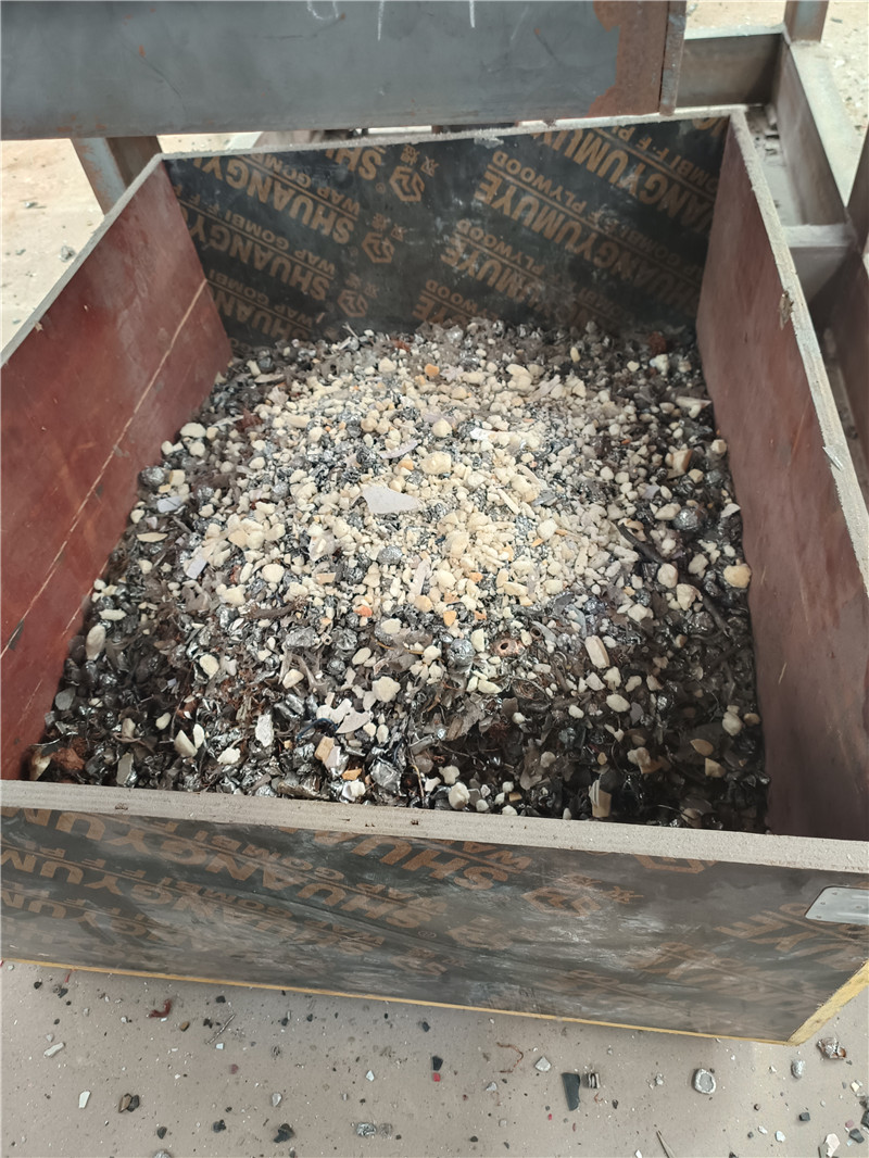 客戶廢舊小家電通過(guò)<a href='http://xlfefi.cn/psxl/1279.html' target='_blank'><span>廢鋁破碎</span></a>機(jī)破碎分選效果