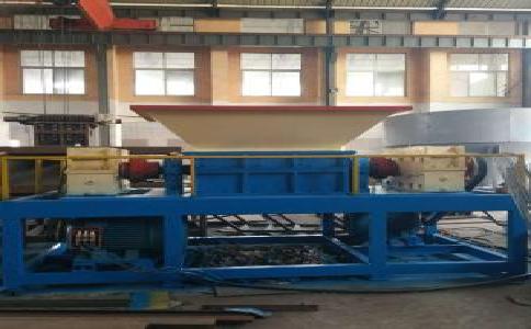 打開(kāi)大型<a href='http://xlfefi.cn/ssxl/10.html' target='_blank'><span>金屬撕碎機(jī)</span></a>時(shí)應(yīng)注意些什么